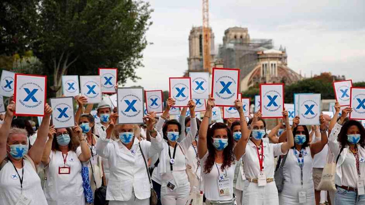 Guías turísticos de Francia piden ayudas económicas al Gobierno.