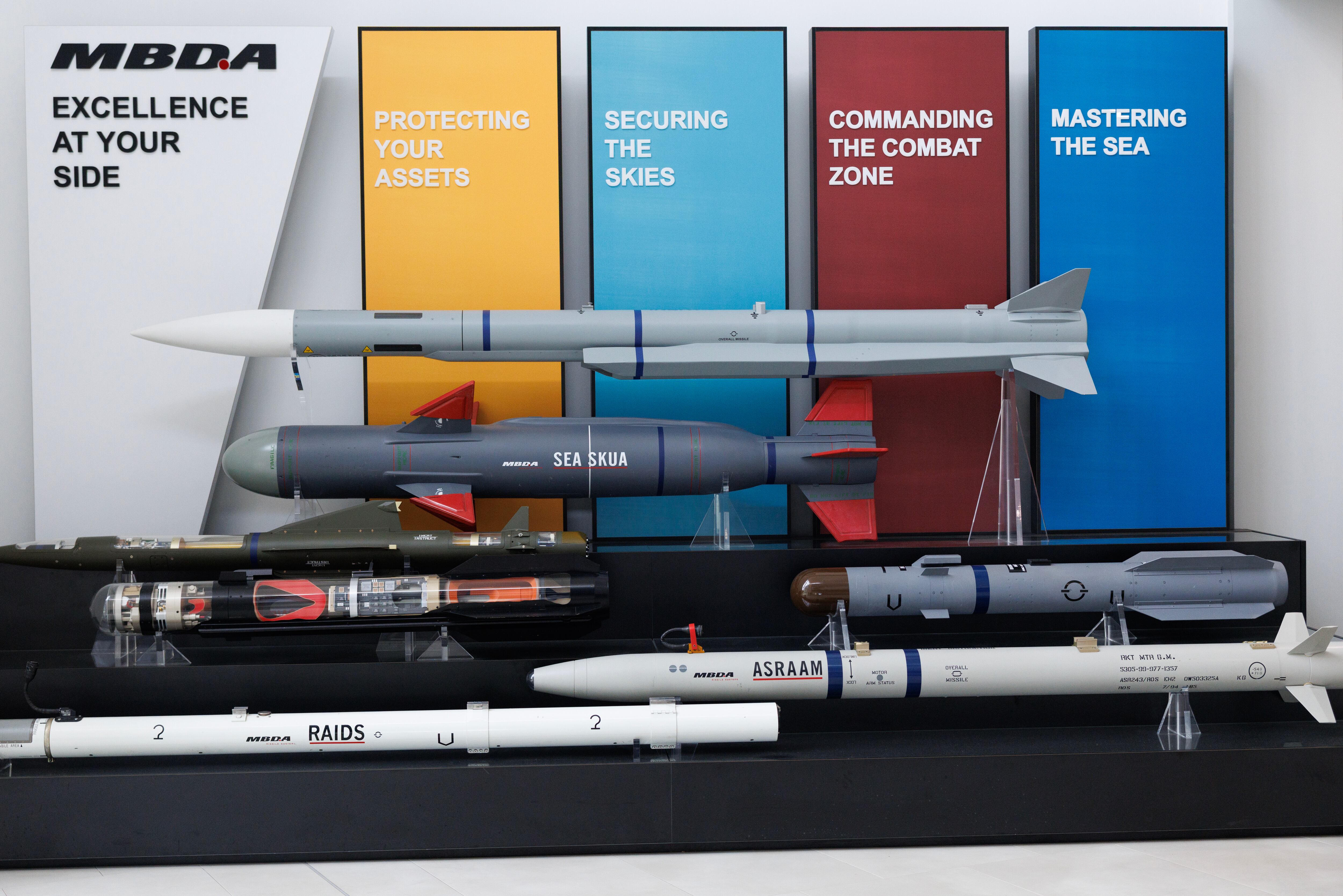 Exhibición de misiles en una zona de recepción de la fábrica Storm Shadow de MBDA el 31 de mayo de 2025 en Stevenage, Inglaterra.