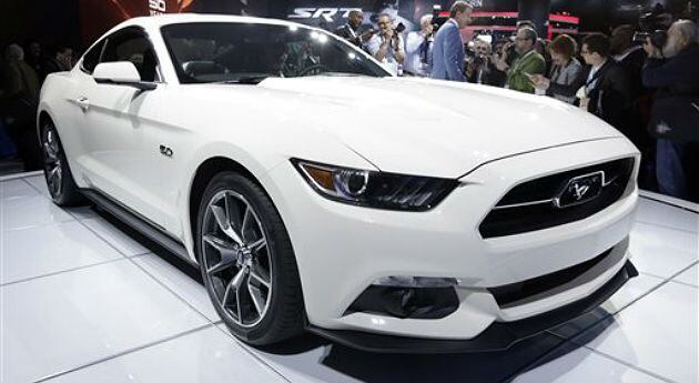La Edición Limitada de Ford Mustang 2015, presentada en el New York International Auto Show 2014, en el centro de convenciones Javits, este 16 de abril. Foto: AP.
