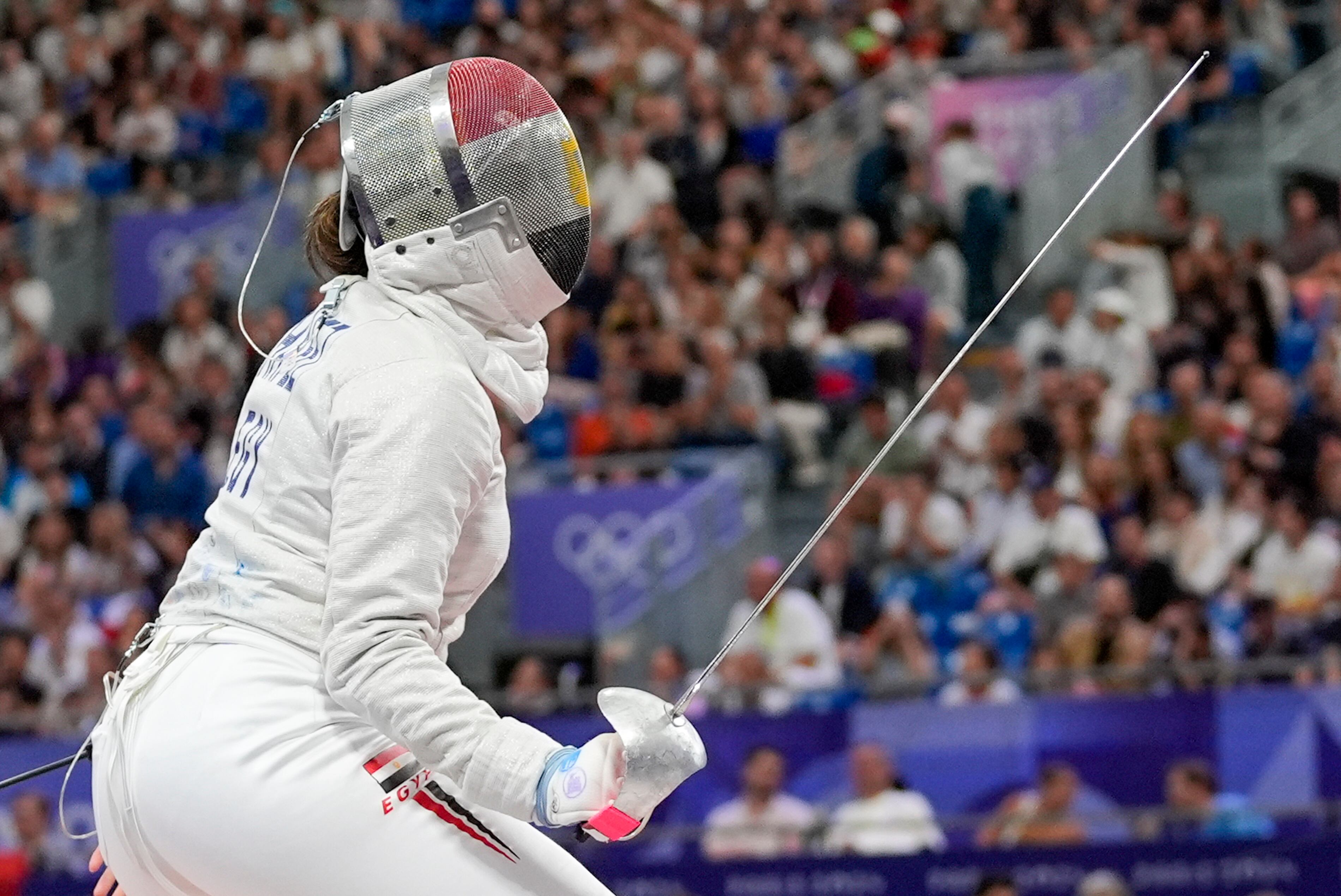 Egypt's Nada Hafez competes with United States' Elizabeth Tartakovsky in the women's individual Sabre round of 32 competition during the 2024 Summer Olympics at the Grand Palais, Monday, July 29, 2024, in Paris, France. (AP Photo/Andrew Medichini)