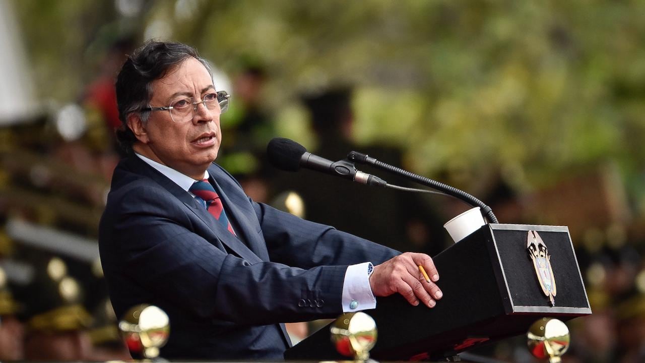 Presidente Gustavo Petro, en la ceremonia de ascenso al grado de brigadier general de los coroneles Sandra Liliana Rodríguez Castro y Andrés Fernando Serna Bustamante, de la Policía Nacional.