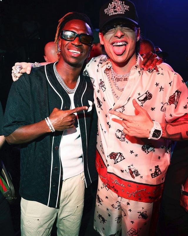 El cantante se muestra feliz con su nueva sonrisa