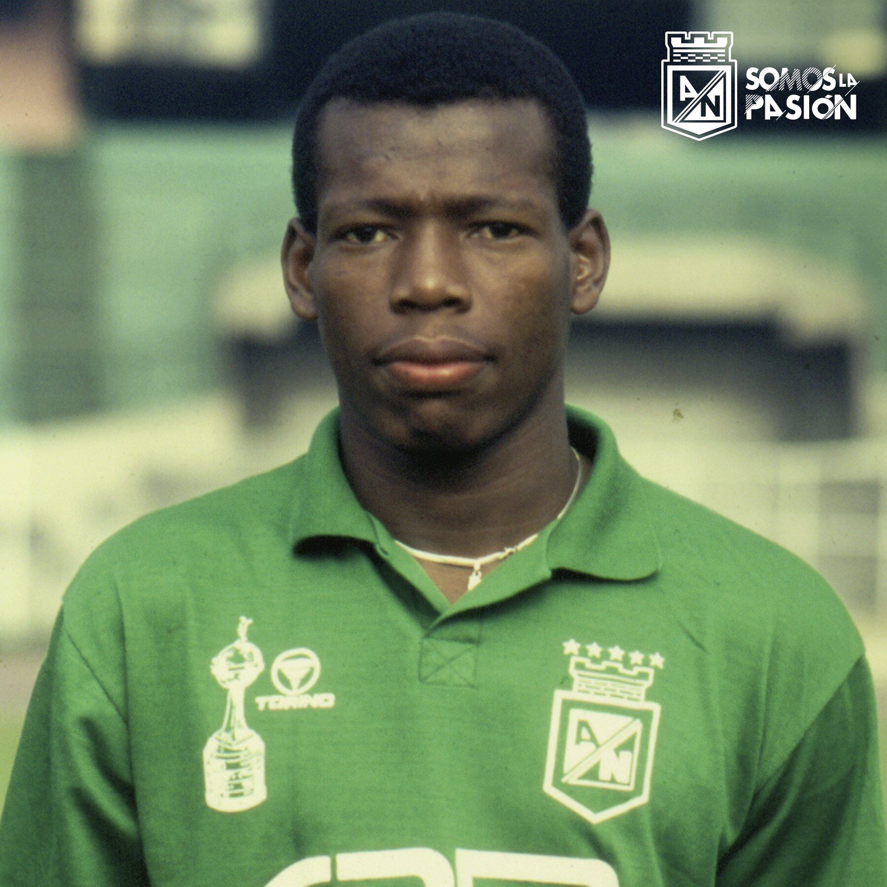 Faustino Asprilla con la camiseta de Atlético Nacional.