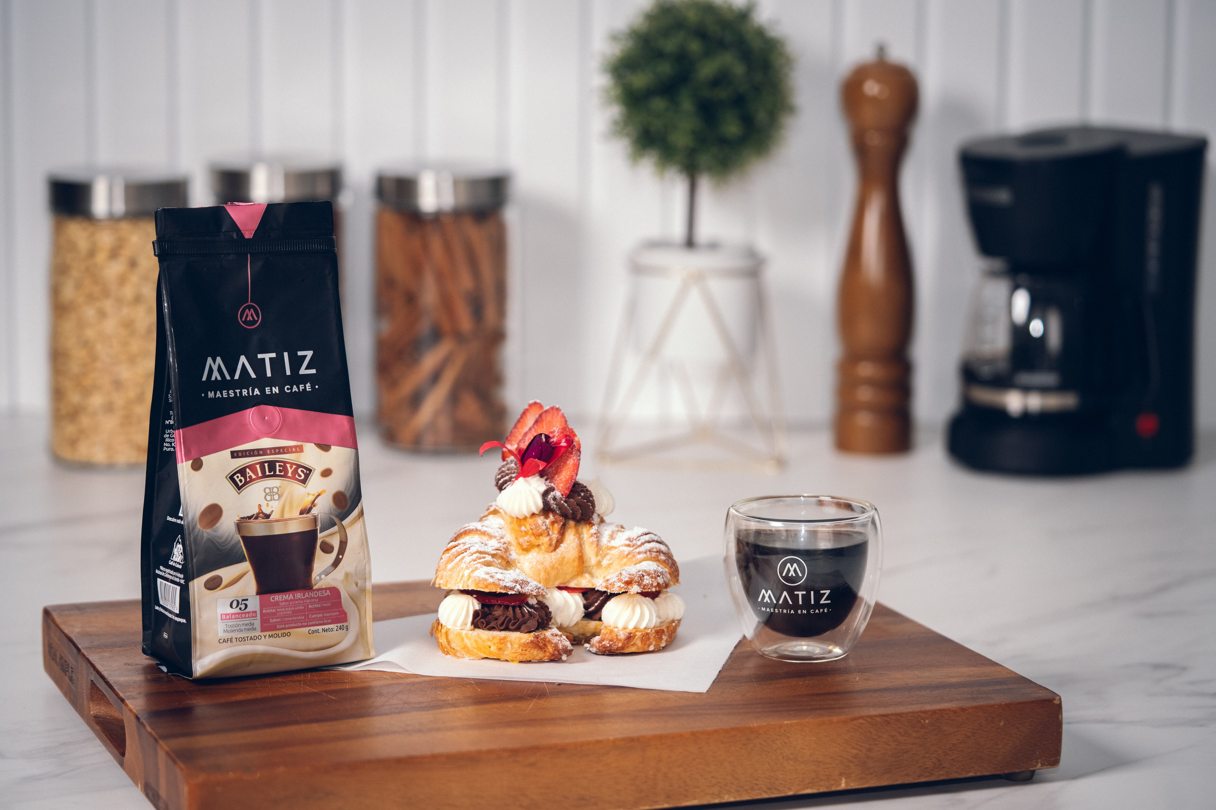 Este producto es hecho con café excelso 100% arábico producido en Colombia.