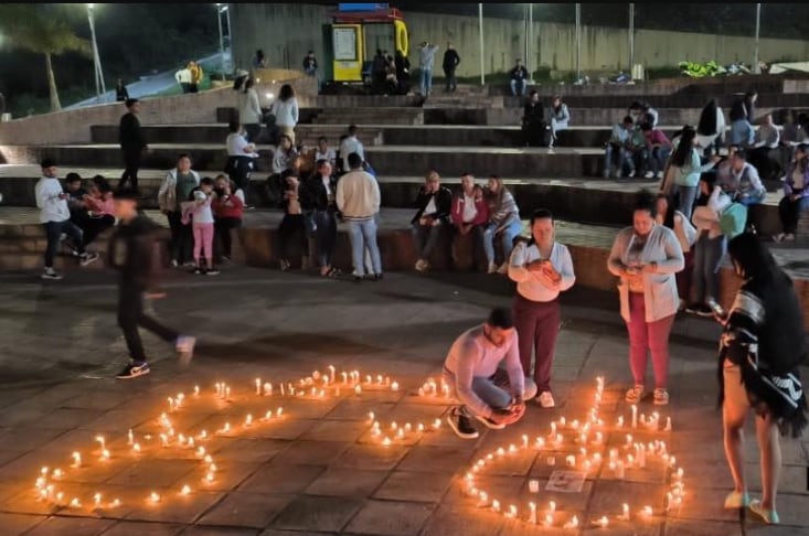 Velatón para pedir justicia por Adriana Marcela Escalante Peñaranda.
