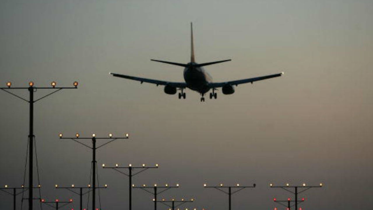 La empresa que administra la terminal aérea explicó a SEMANA que el piloto reportó una falla técnica y retornó a la pista sin complejidades. Imagen de referencia. Getty.