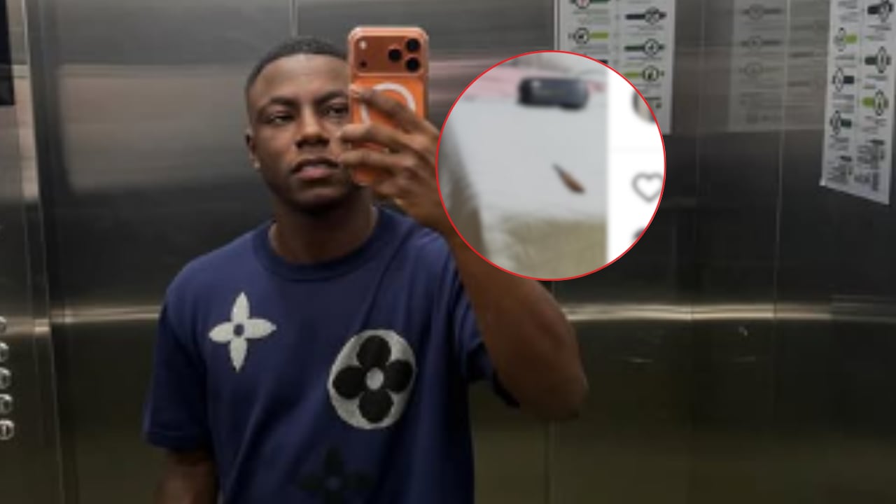 Marino Hinestroza posó junto a un arma blanca.