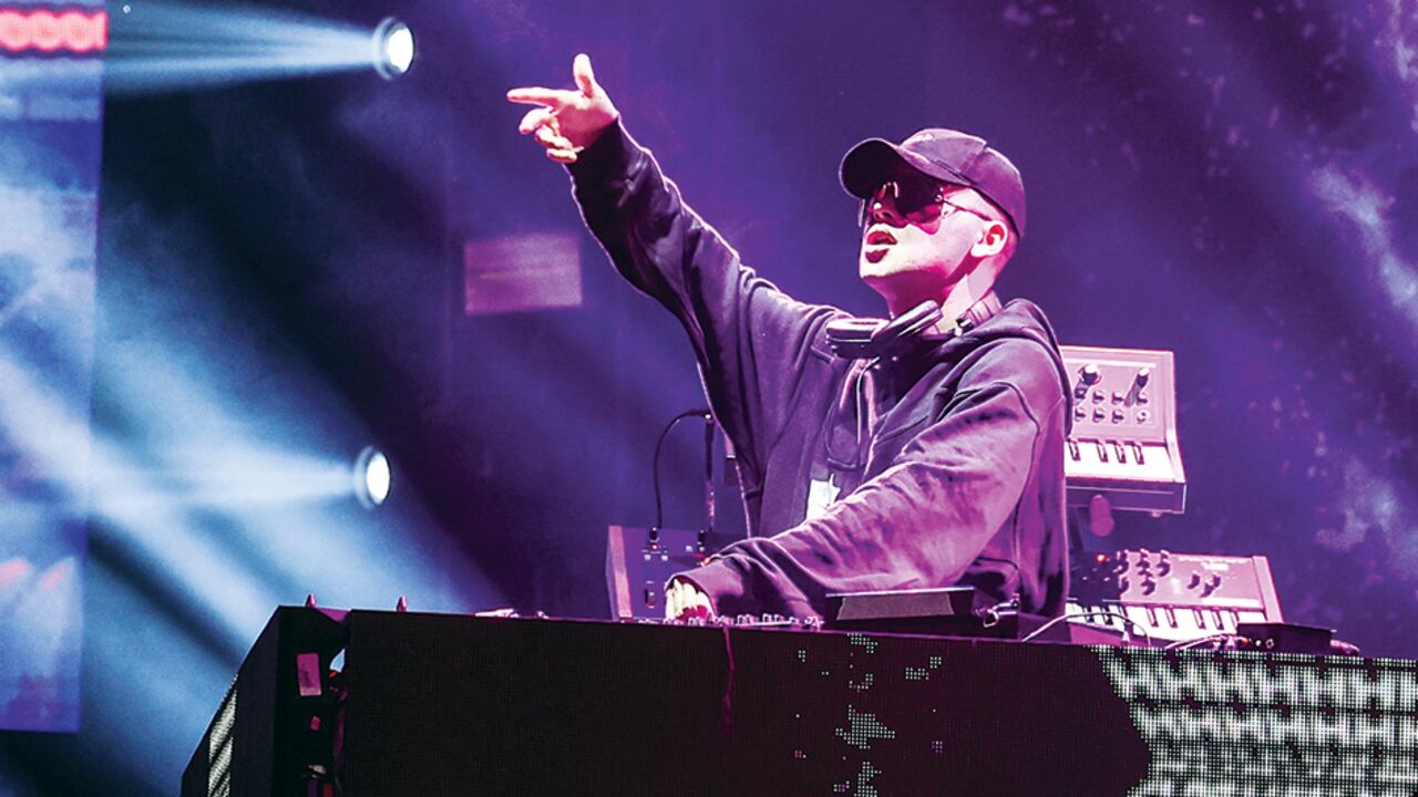 El joven continúa haciendo éxitos junto a reconocidos artistas.