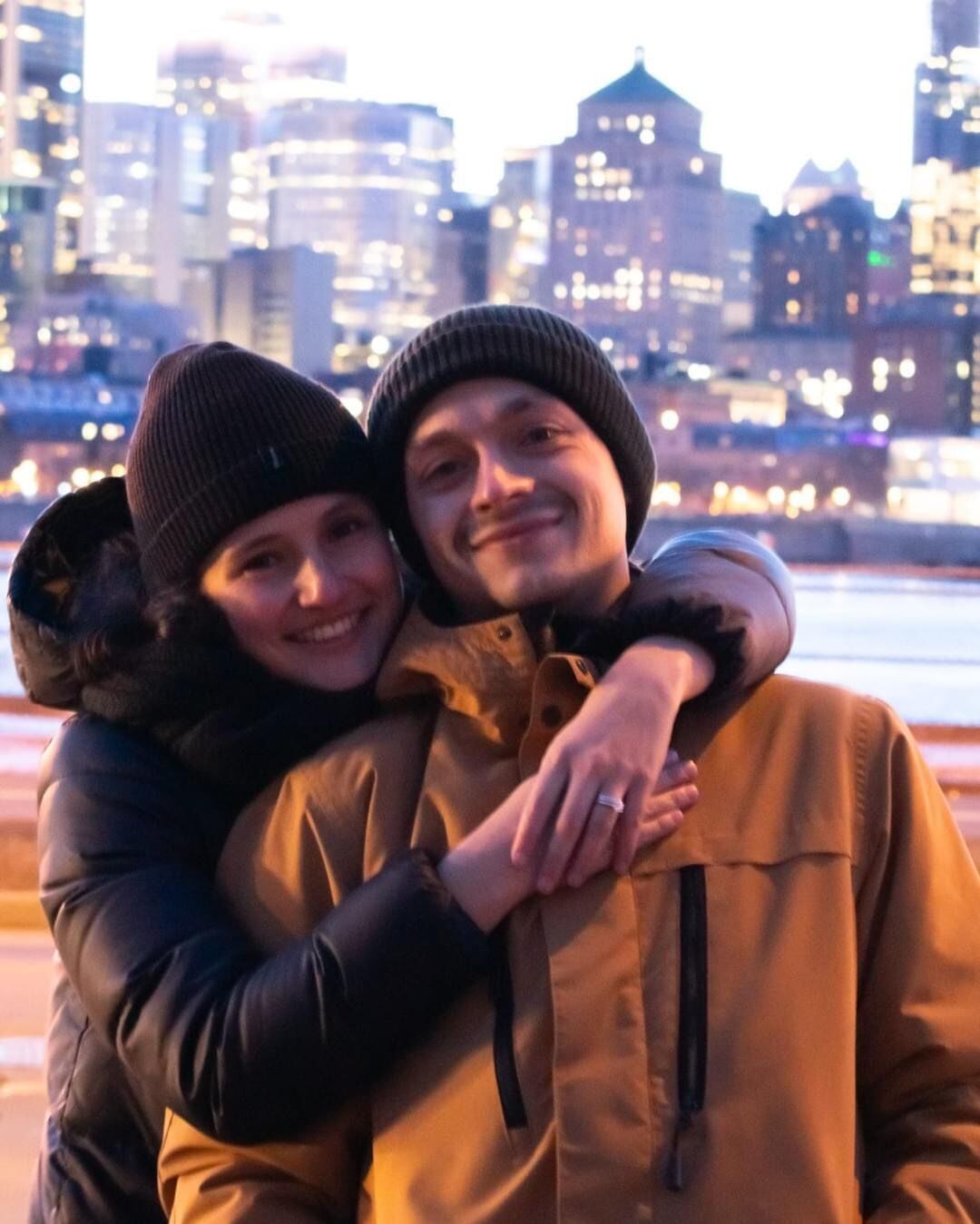 Andrés Petro y su pareja, Maira.