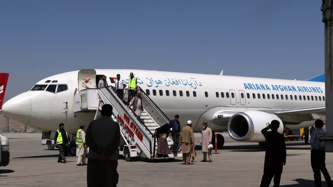 Estados Unidos reconoce que un centenar de estadounidenses permanece en Afganistán