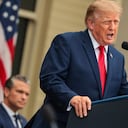 ARLINGTON, VIRGINIA - 11 DE SEPTIEMBRE: El presidente de los Estados Unidos, Donald Trump, habla durante una ceremonia de conmemoración del 25.º aniversario de los ataques terroristas del 11 de septiembre en el patio del Pentágono, el 11 de septiembre de 2026, en Arlington, Virginia. Estados Unidos conmemora el 25.º aniversario de los ataques terroristas del 11 de septiembre de 2001, cuando un grupo de secuestradores de Al Qaeda estrelló aviones contra el World Trade Center, Shanksville (Pensilvania) y el Pentágono, causando la muerte de casi 3.000 personas. (Foto de Chip Somodevilla/Getty Images)