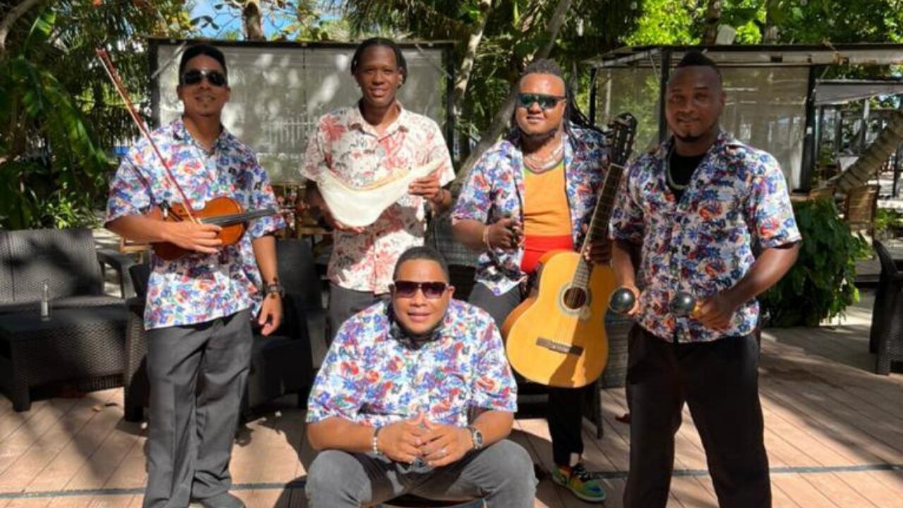 El grupo interpretará música de Bob Marley y versiones propias de canciones como 'Titanic'.