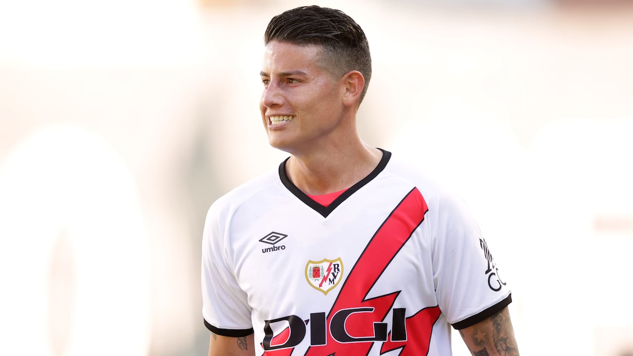 A James lo estarían seduciendo desde el sur del continente.