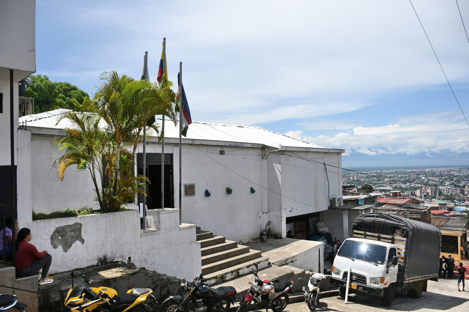 Fuga de presos en la estación de policía La Sultana ubicada en el barrio Siloé en Cali. Dos internos resultaron heridos, seis personas siguen fugitivas.