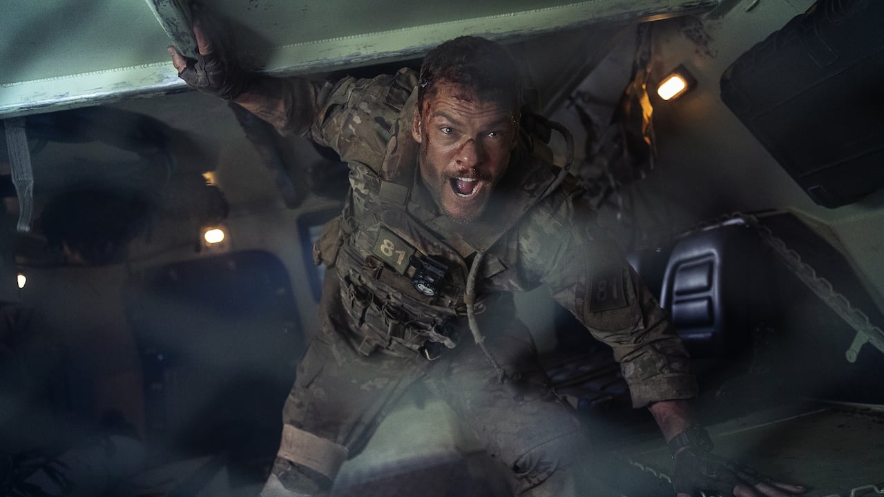 ‘War machine’, es una película de ciencia ficción y acción, dirigida por Patrick Hughes y protagonizada por Alan Ritchson, que ya acumula más de 125 millones de visualizaciones en menos de dos meses, consolidándose como uno de los mayores éxitos de la plataforma en el año.