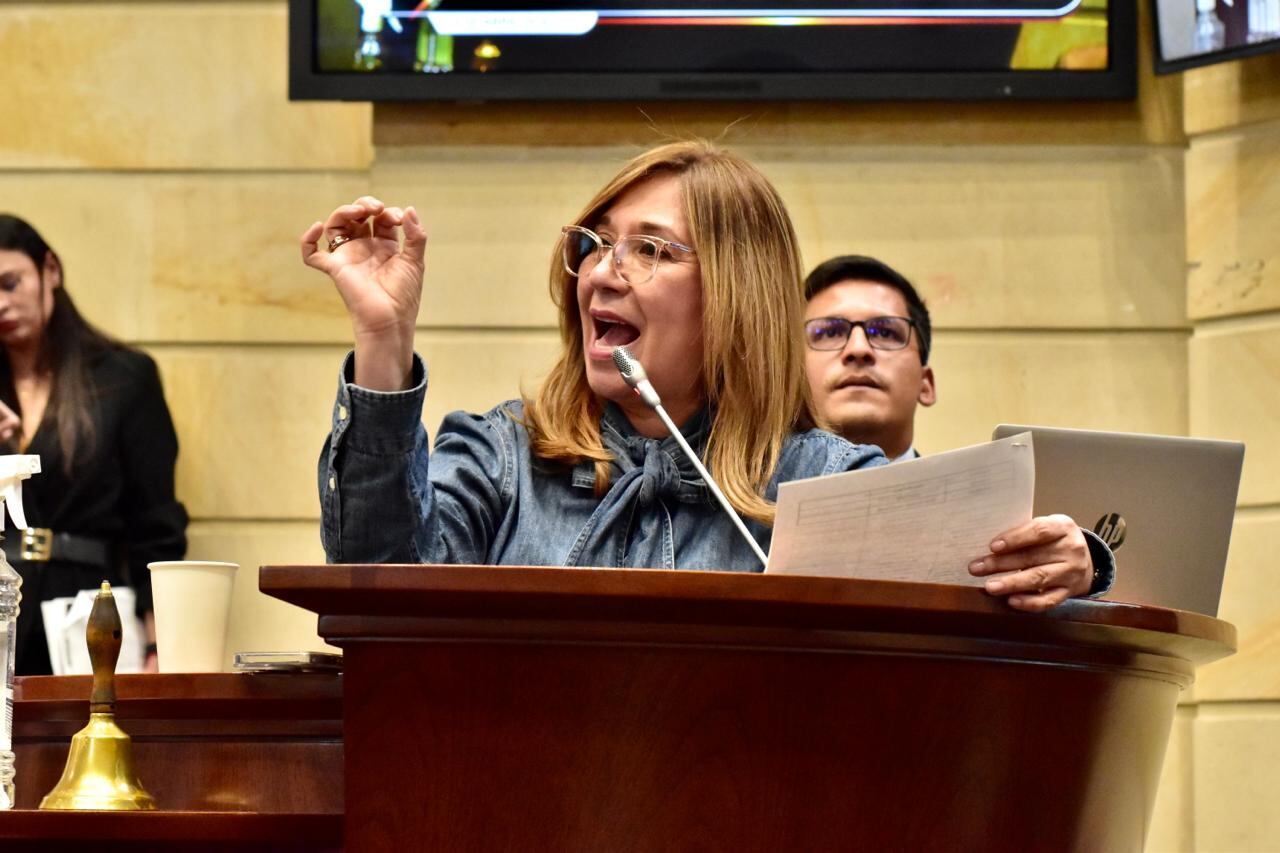 Senadora Norma Hurtado.