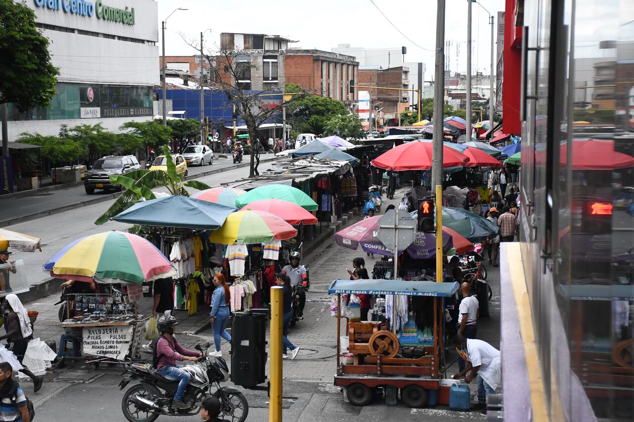 Cali: Modificación en el centro de Cali, con respecto a sus vías y vendedores ambulantes. Foto José L Guzmán
