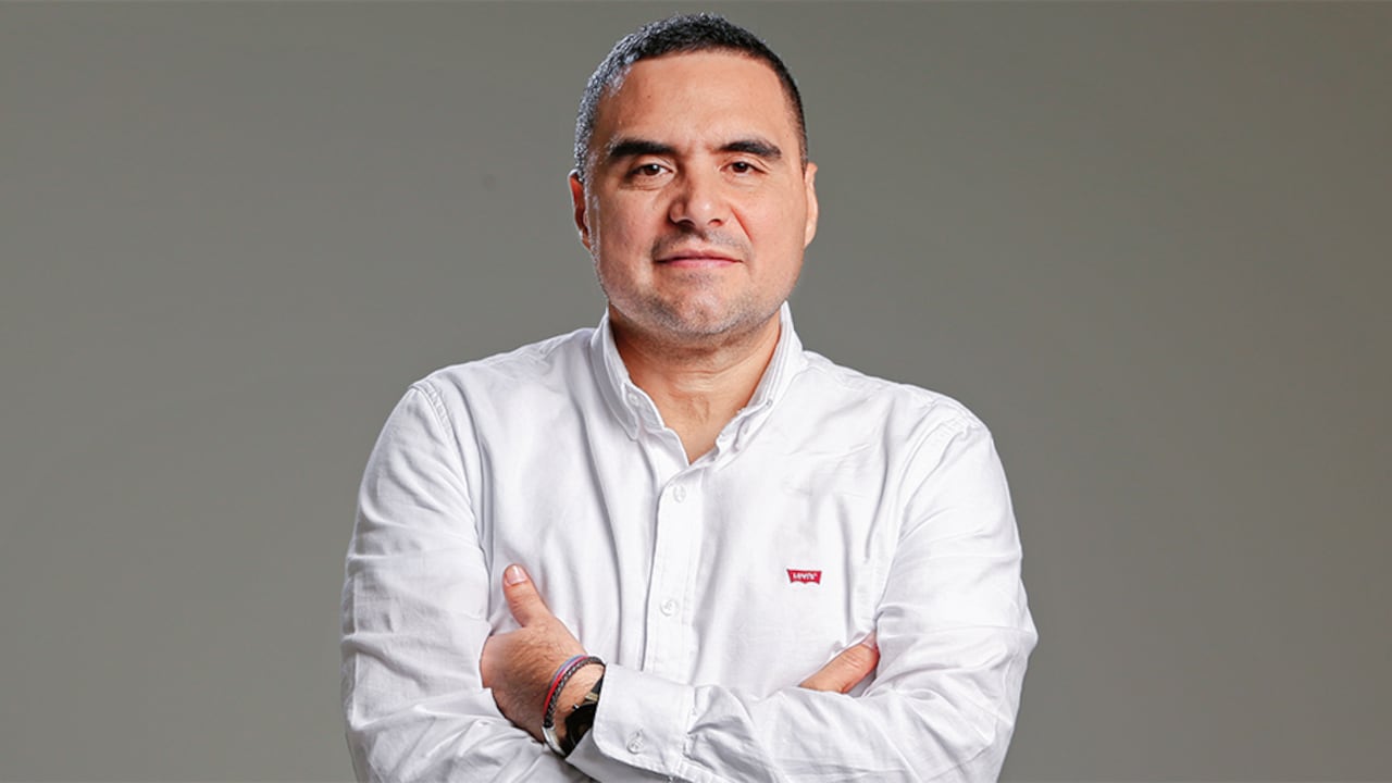 El gobernador de Caquetá, Luis Francisco Ruiz, denuncia persecución del Ministerio de Salud e irregularidades en la Supersalud. Dice tener pruebas de posibles actuaciones ilegales.