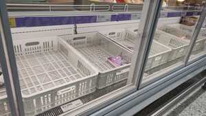 Desabastecimiento de alimentos en supermercados por el paro de camiones y transporte