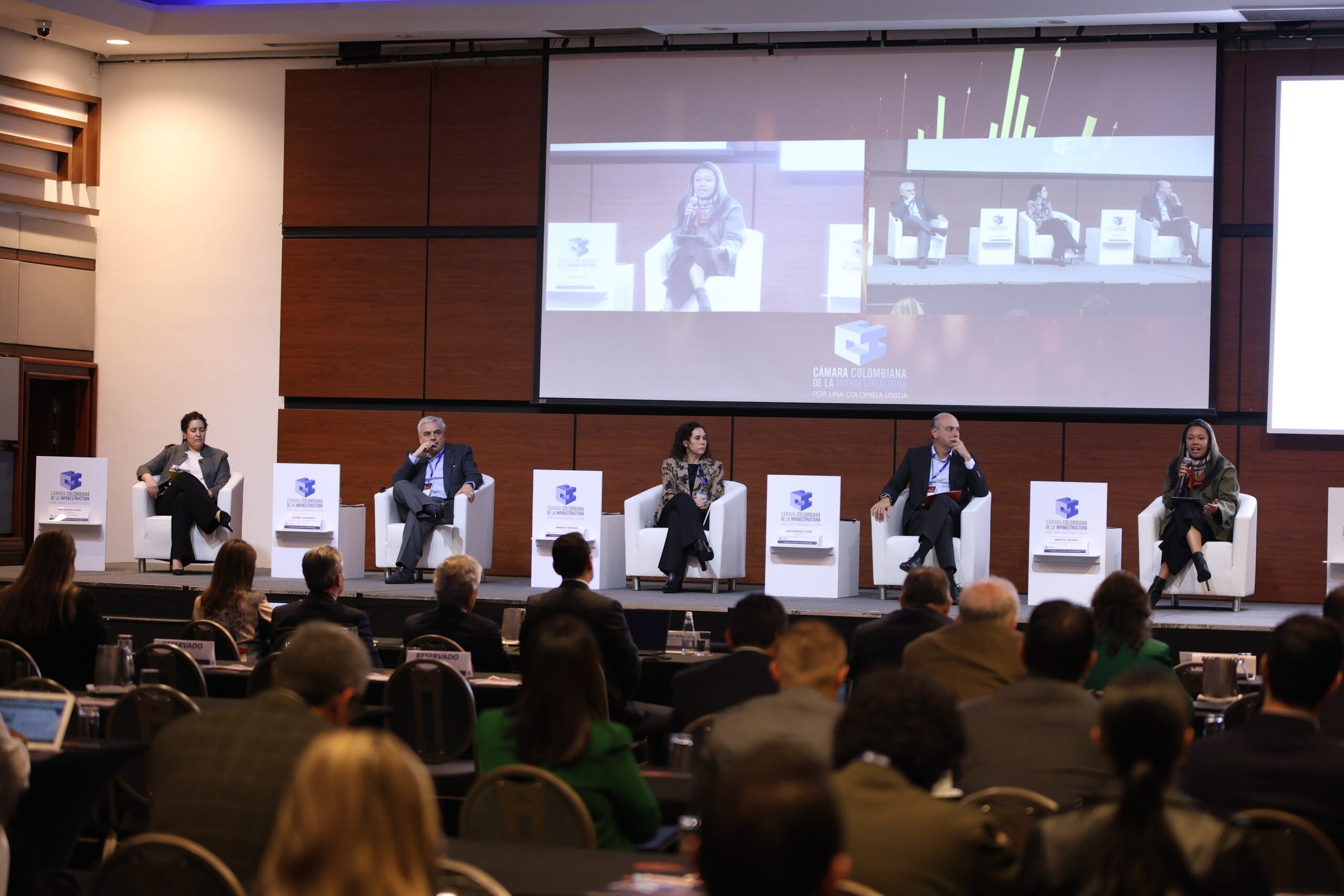 Panel de perspectivas, durante la jornada de infraestructura y economía