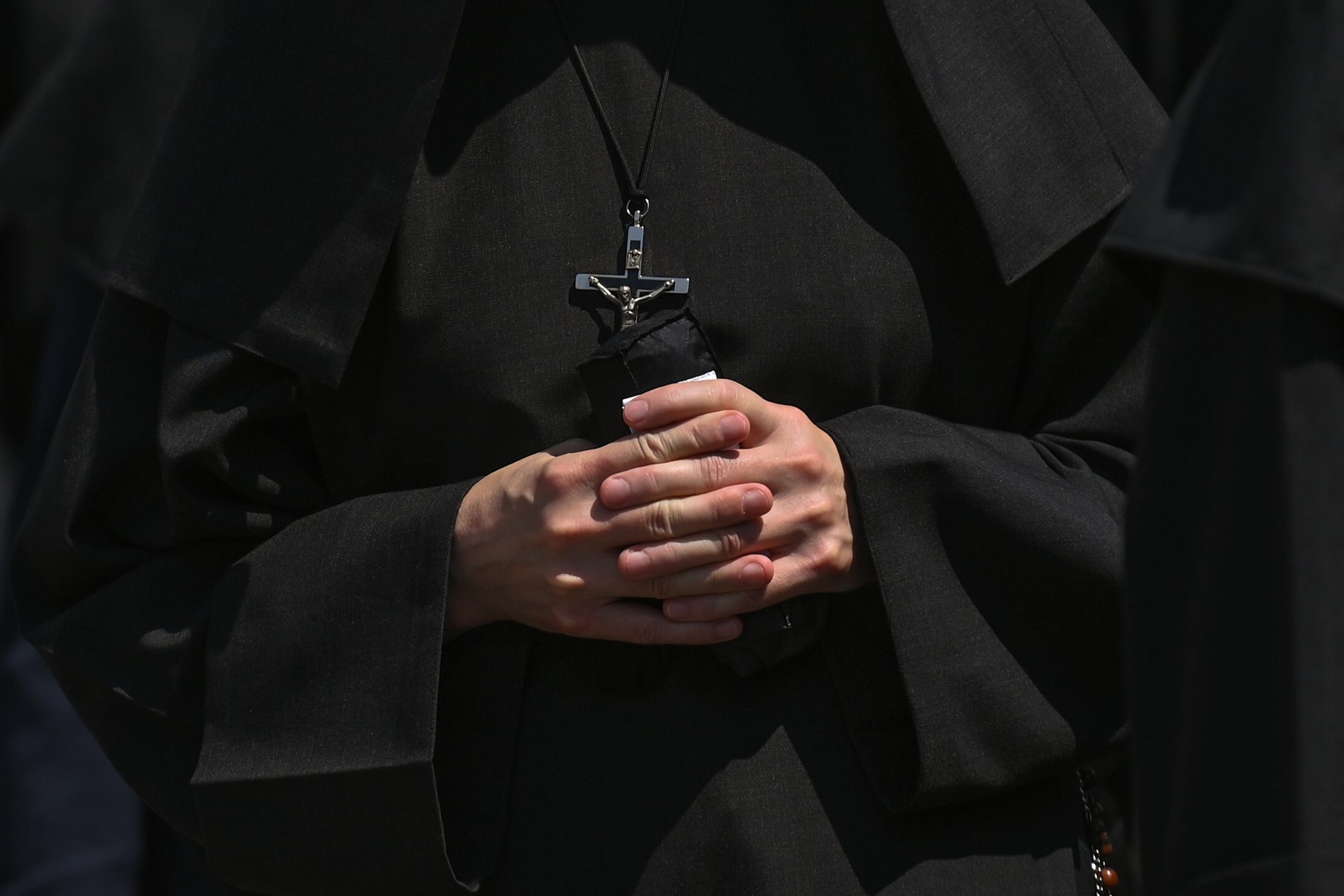 La hermana se caracterizaba por atender a misas realizadas en latín