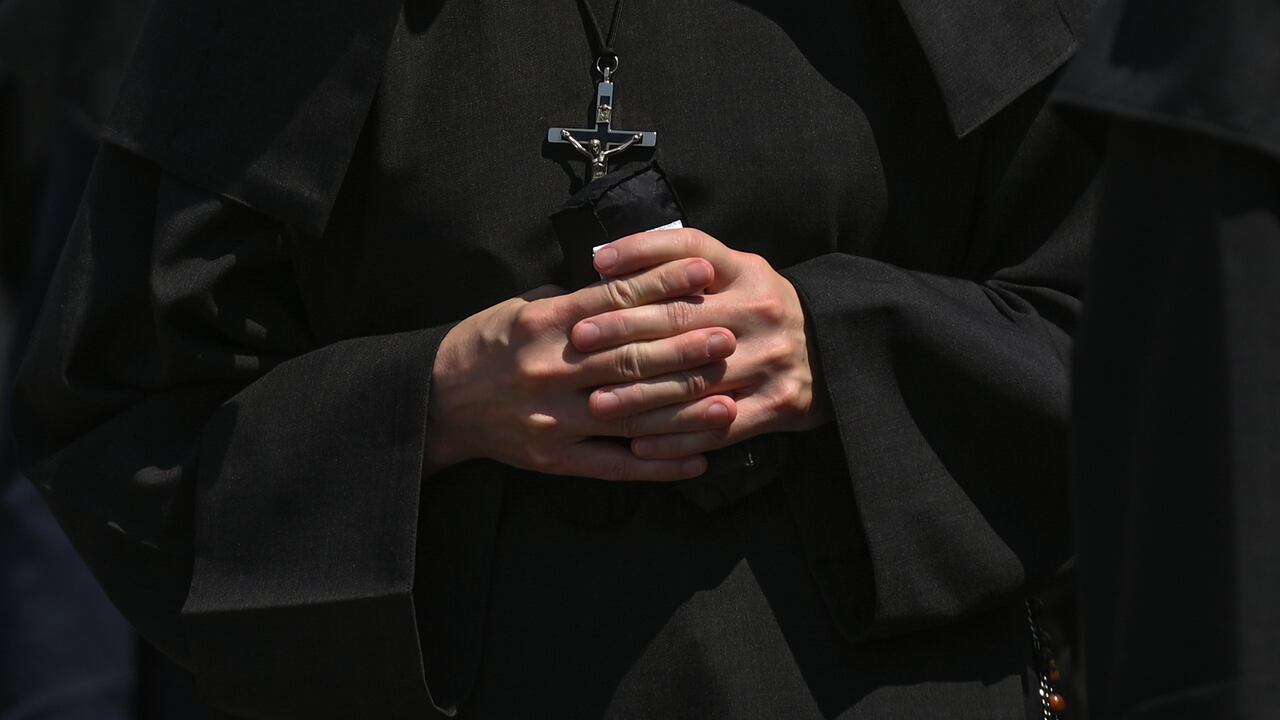 La hermana se caracterizaba por atender a misas realizadas en latín