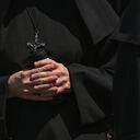 La hermana se caracterizaba por atender a misas realizadas en latín