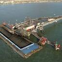 Ante la decisión del gobierno, Drummond dejará de exportar alrededor de 90.000 toneladas de carbón diarias. Sin embargo, continuará con los trabajos para terminar el nuevo sistema de cargue en el puerto de Ciénaga (Magdalena).