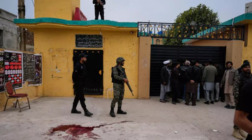 El hecho ocurrió en horas del mediodía, justo en la entrada de un centro religioso chiita