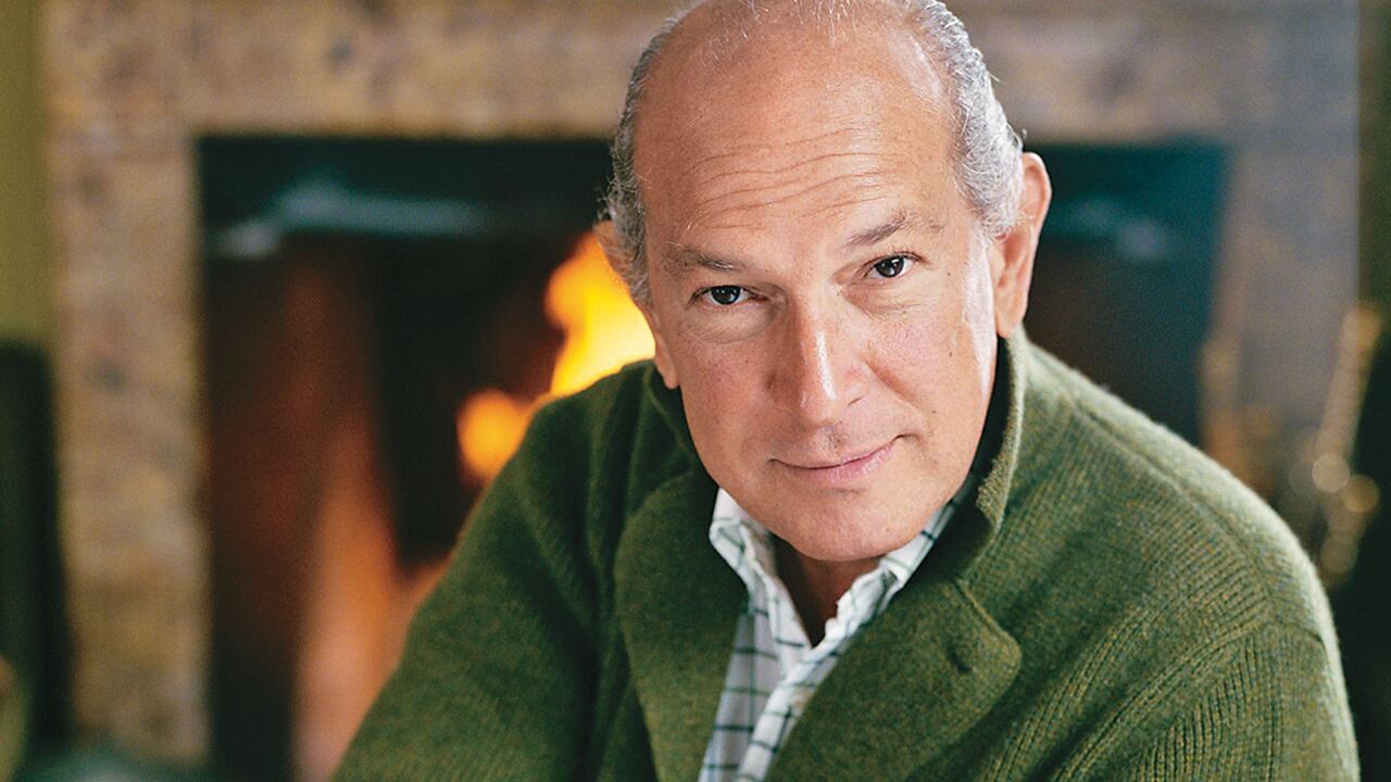 De la Renta vistió a Jackie Kennedy, Penélope Cruz, Hilary Clinton, Nancy Reagan y Sarah Jessica Parker. No construía moldes sino que resaltaba la particular belleza de cada una. Su principal meta era hacer que una mujer se sintiera hermosa y cómoda en su propia piel.