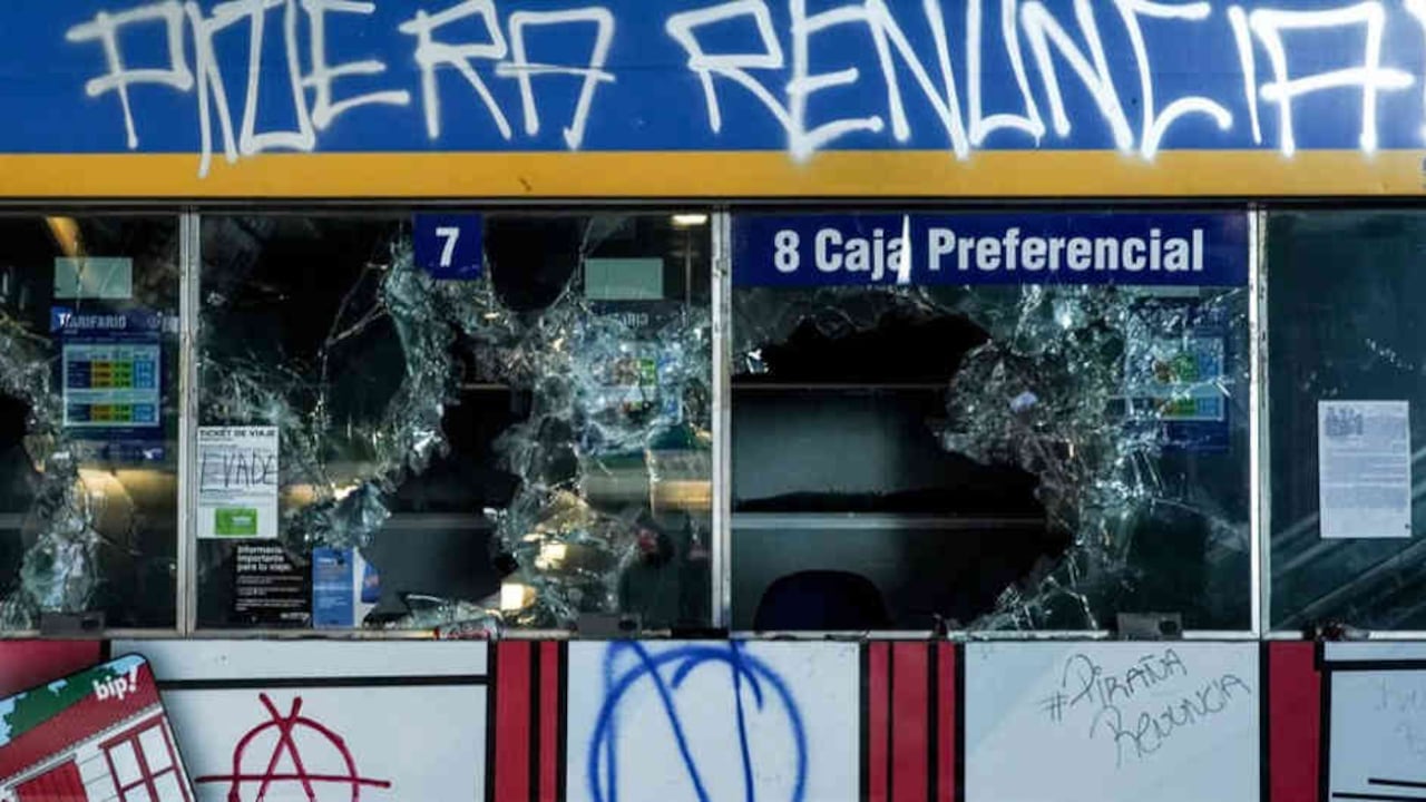 Numerosos negocios han sido destrozados en actos vandálicos en las últimas semanas. Foto: Getty Images/BBC