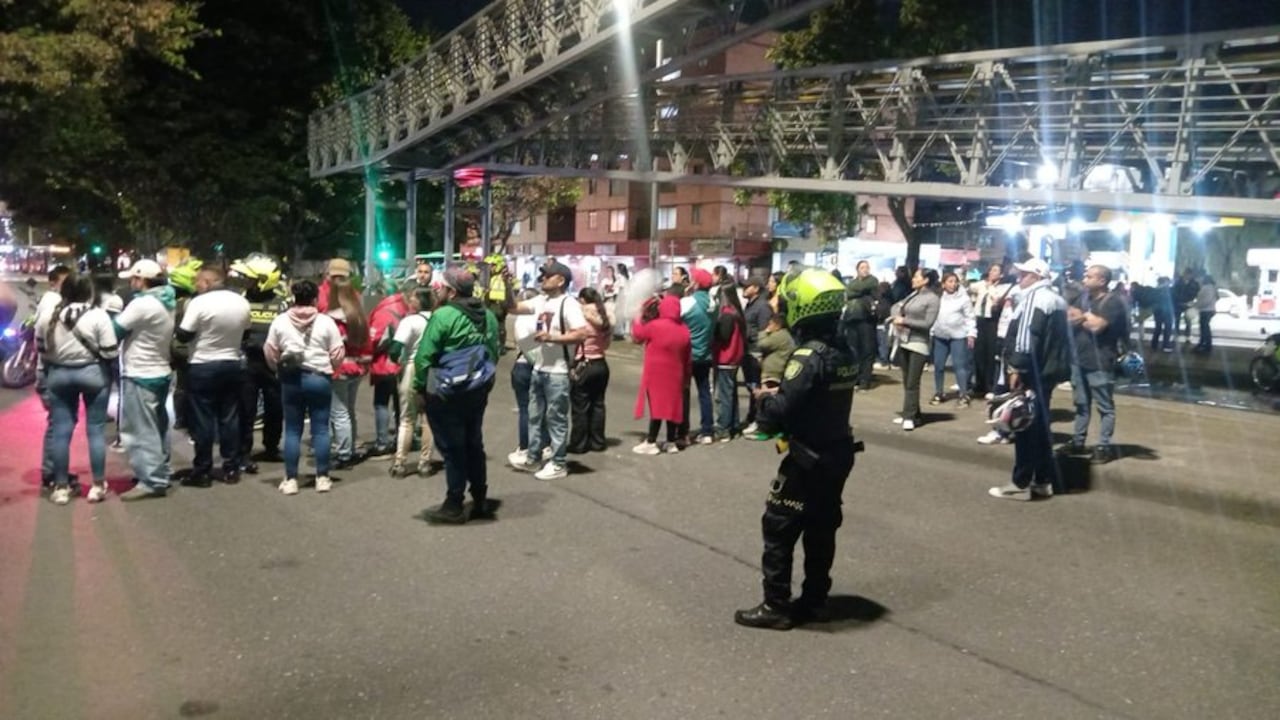 Manifestación en la calle 80 paraliza el tráfico y afecta a más de 24.000 usuarios.