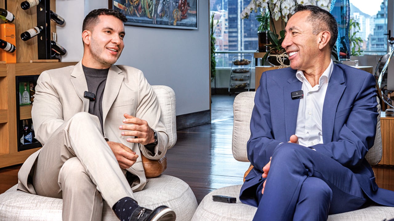 Ricardo Roa y su pareja, Julián Caicedo, recibieron a SEMANA en su apartamento, controvertido por el precio y una supuesta millonaria remodelación.
