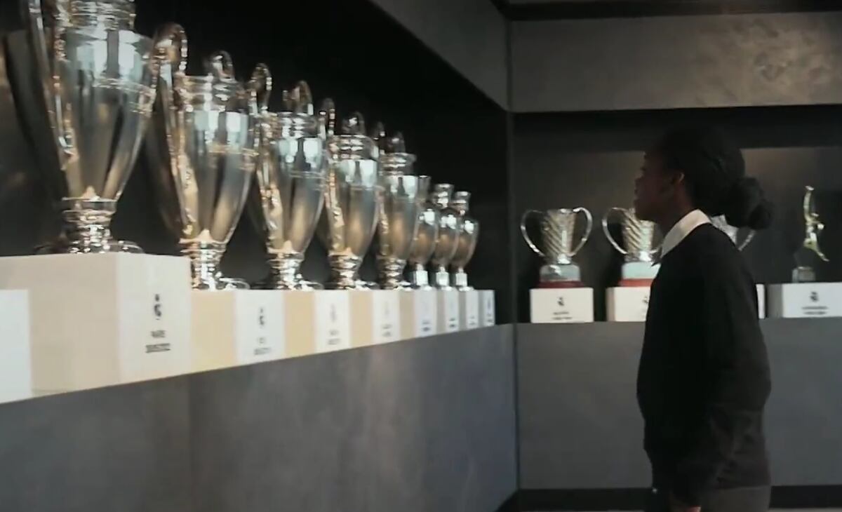 Linda Caicedo fue presentada como nueva jugadora del Madrid.