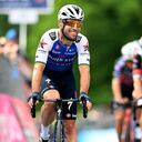 Fernando Gaviria no logró ubicarse para pelear por la etapa