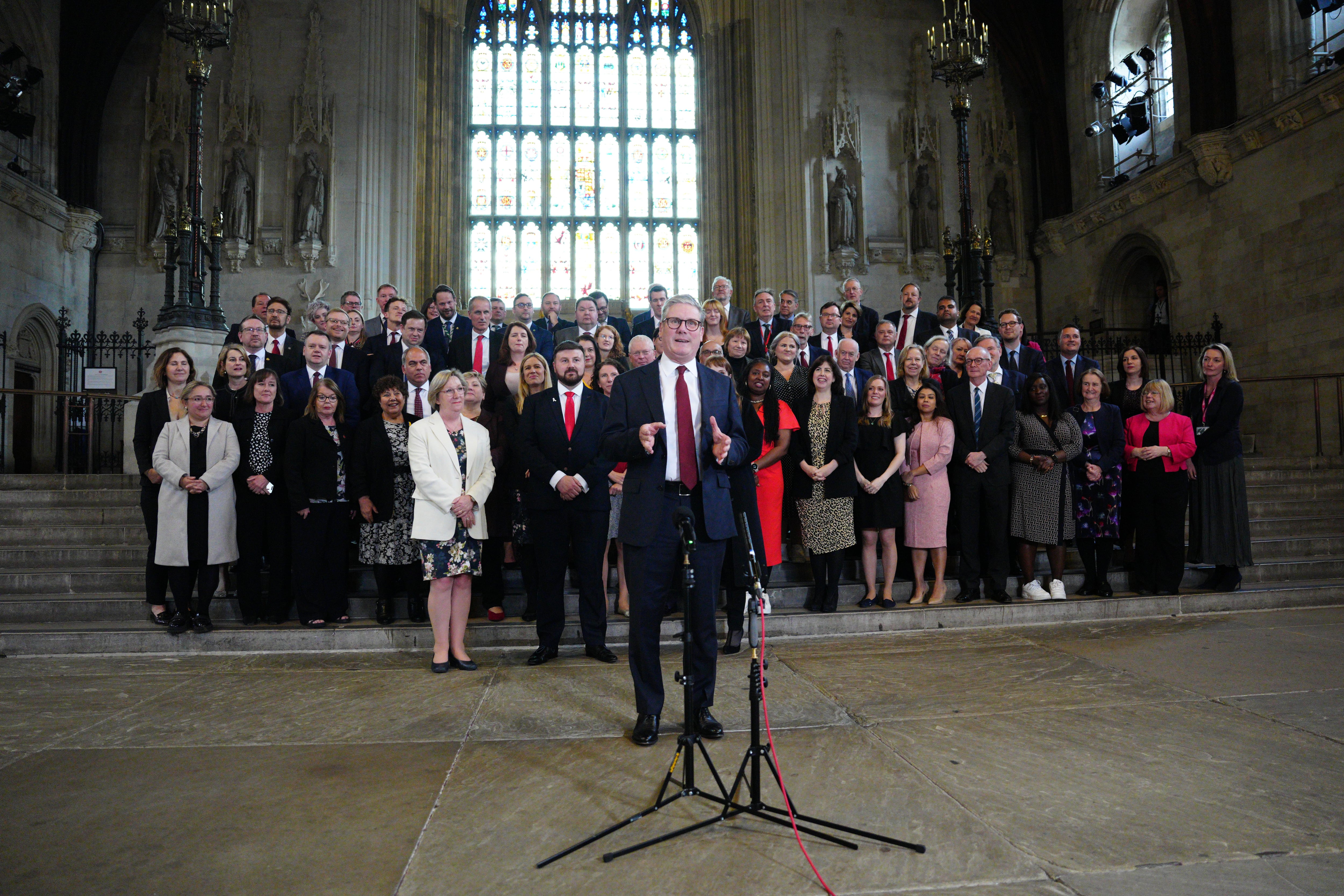 El líder del Partido Laborista, Sir Keir Starmer, pronuncia un discurso al saludar al nuevo diputado del partido por Blackpool South, Chris Webb