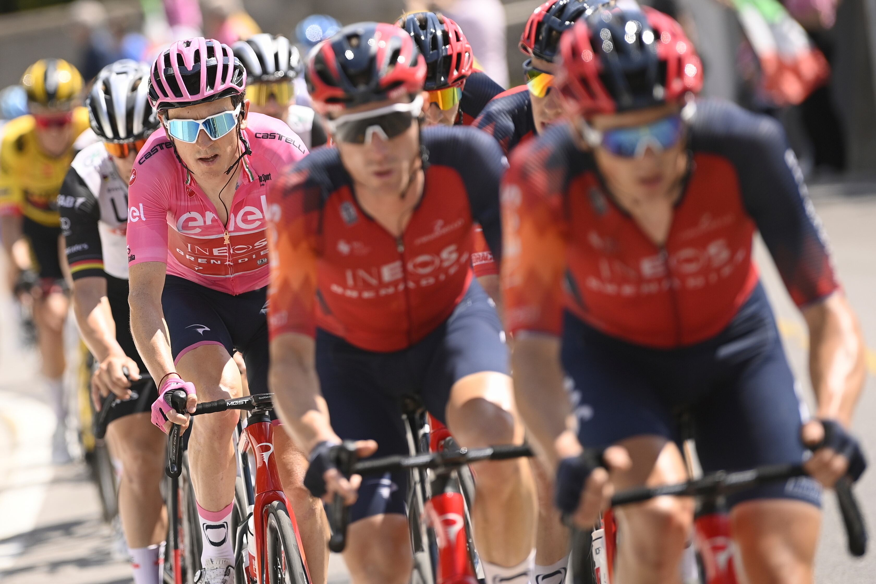 Britain's Geraint Thomas, wearing the pink jersey of the race overall leader, pedals in the pack during the 18th stage of the Giro D'Italia, tour of Italy cycling race, from Oderzo to Val di Zoldo, Italy, Thursday, May 25, 2023. (Fabio Ferrari/LaPresse via AP)