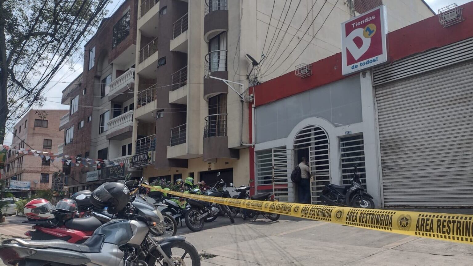 El increíble robo a un D1 en Cali: ladrones ingresaron por el techo y amordazaron a los empleados.