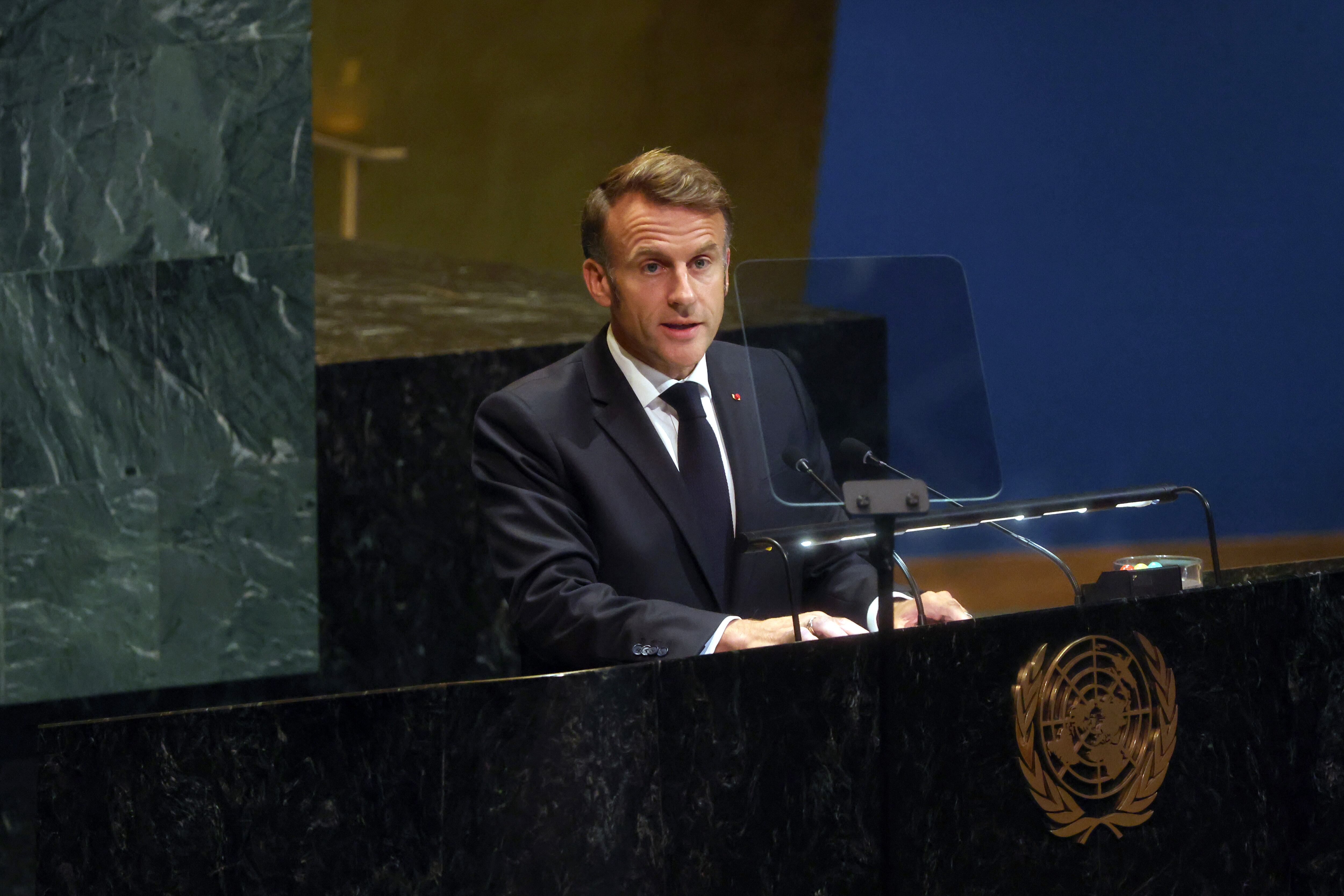 NUEVA YORK, NUEVA YORK - 22 DE SEPTIEMBRE: El presidente francés, Emmanuel Macron, interviene en una reunión de la Asamblea General de las Naciones Unidas (ONU), organizada por Francia y Arabia Saudita, en apoyo de una solución de dos Estados entre Palestina e Israel, el 22 de septiembre de 2025 en la ciudad de Nueva York.
