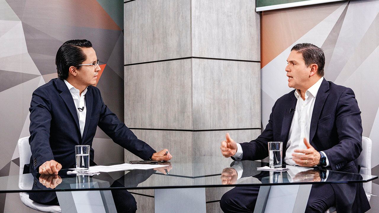 En diálogo con Yesid Lancheros, director de SEMANA, Juan Carlos Pinzón aseguró que no tiene relación con el expresidente Juan Manuel Santos. Hace ocho años no habla con él.