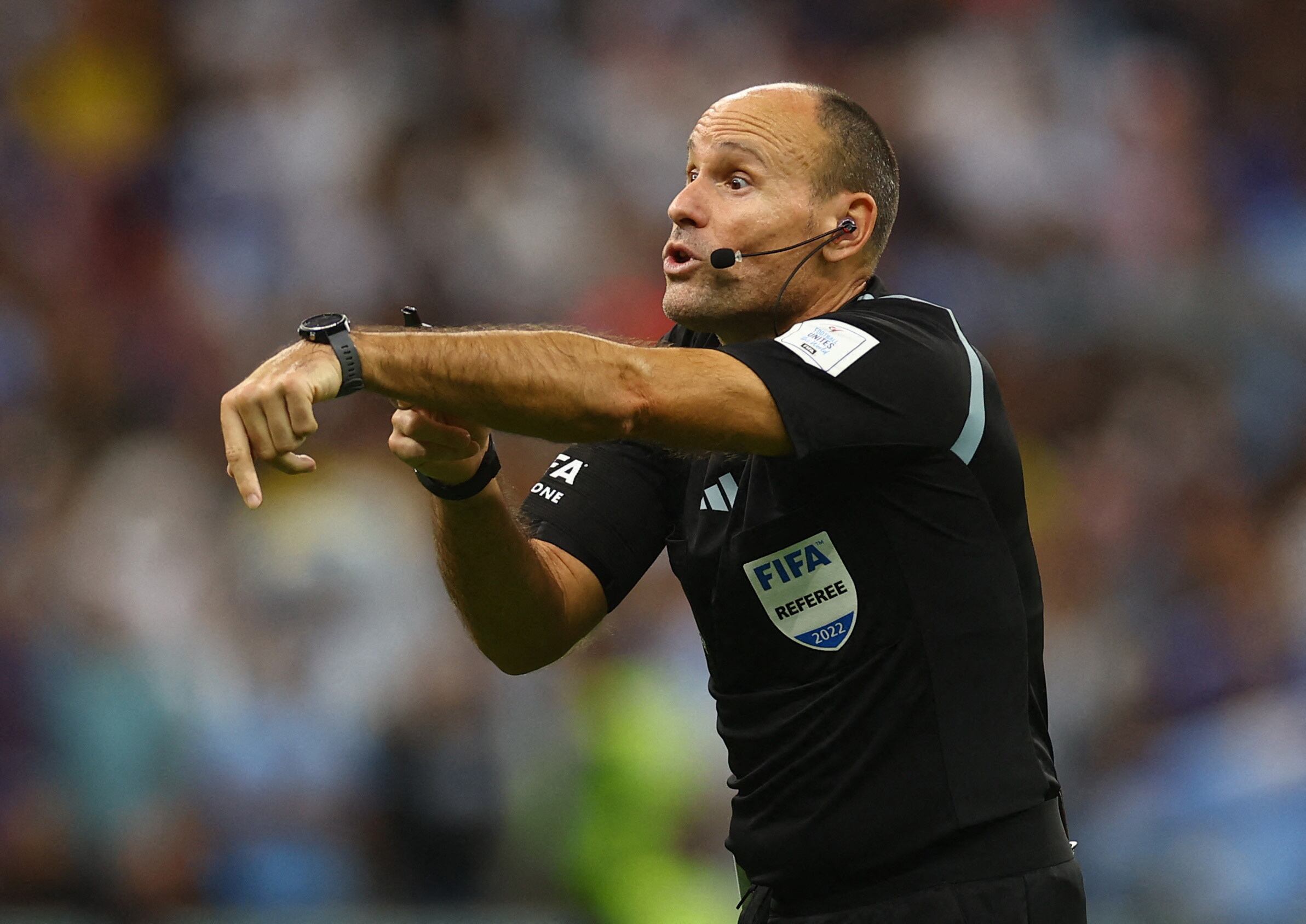 Soccer Football - FIFA World Cup Qatar 2022 - Quarter Final - Netherlands v Argentina - Lusail Stadium, Lusail, Qatar - December 9, 2022 Referee Antonio Mateu Lahoz REUTERS/Kai Pfaffenbach
