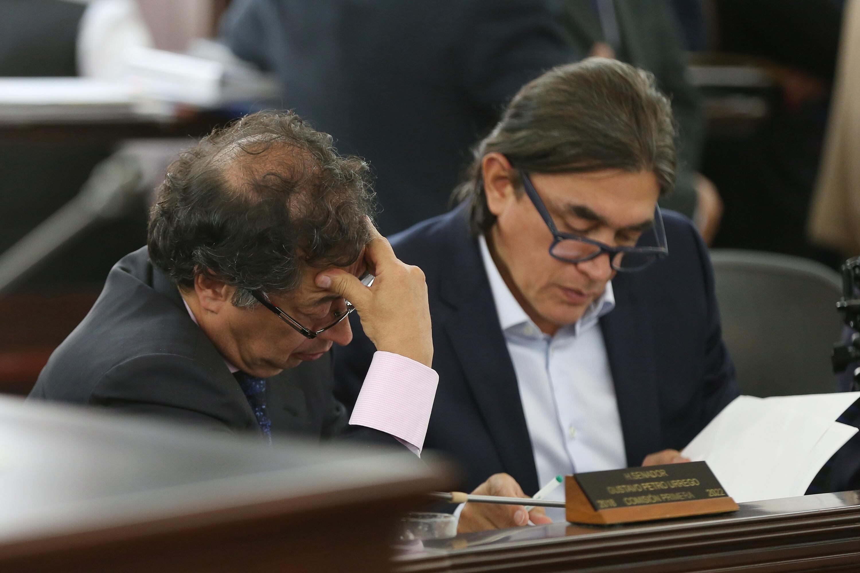 Senadores Gustavo Petro y Gustavo Bolívar.
