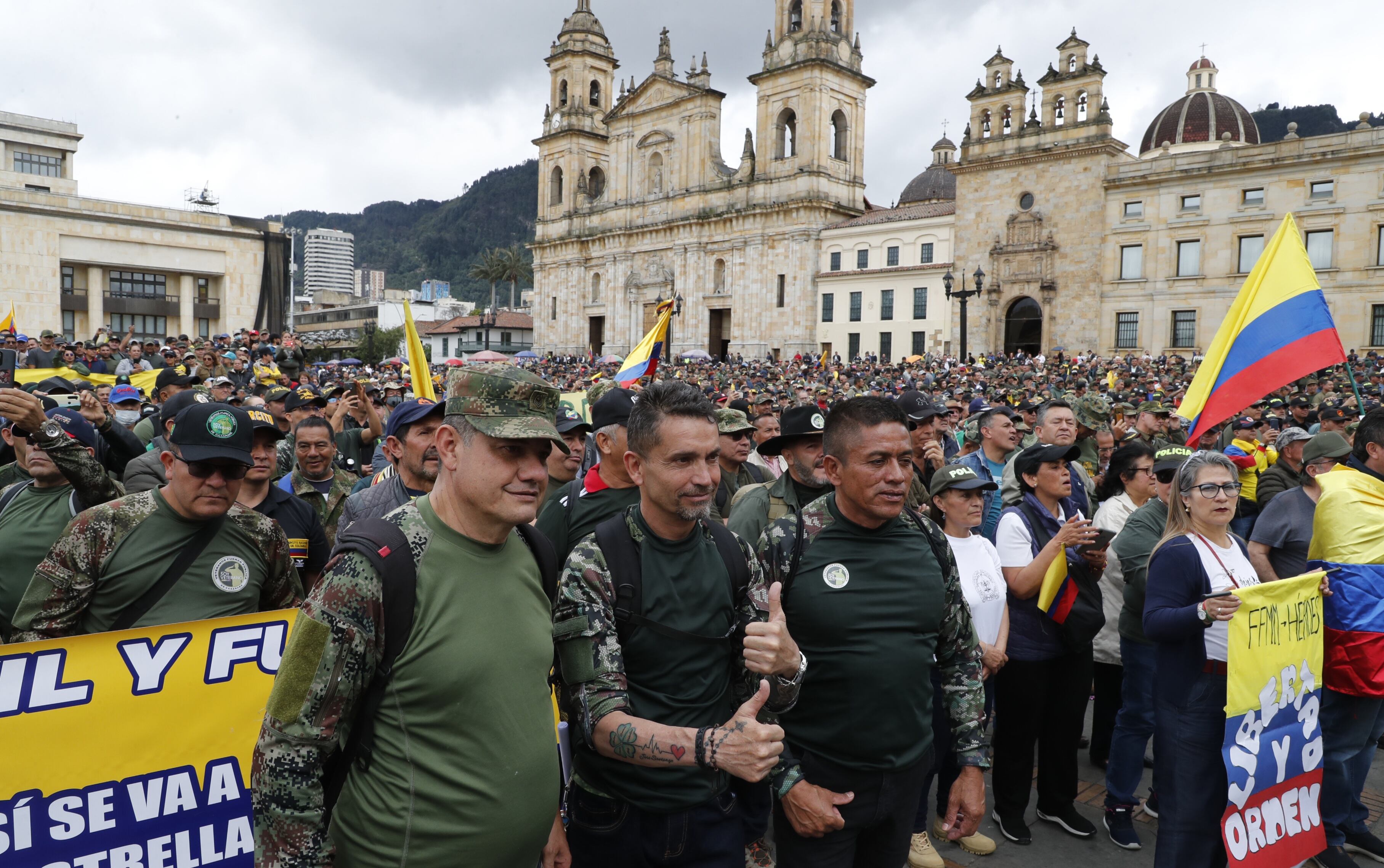 Protestas militares retirados en la plaza de bolívar