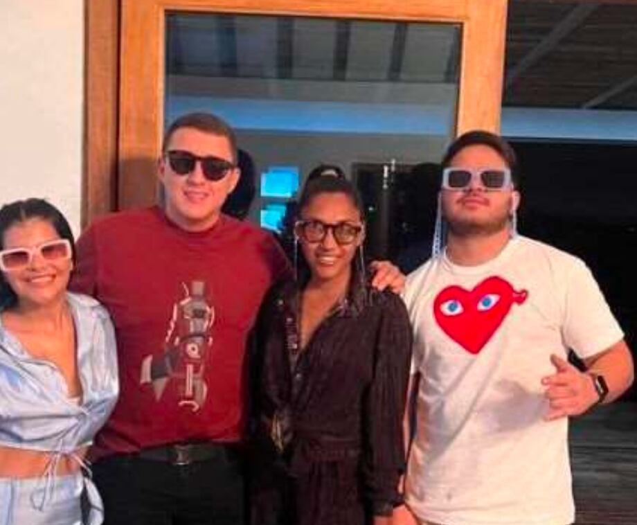 Nicolás Alcocer en las fotos adjuntas en la denuncia.