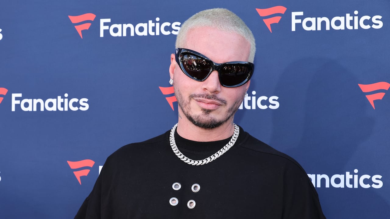 J Balvin asiste a la Fanatics Super Bowl Party 2023 de Michael Rubin en el Arizona Biltmore el 11 de febrero de 2023 en Phoenix, Arizona. (Photo by Cindy Ord/Getty Images for Fanatics)