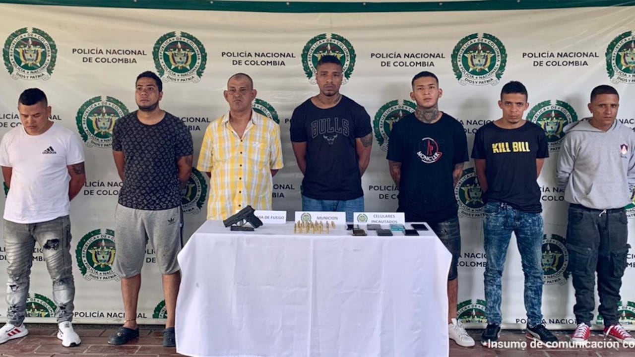 Los siete supuestos integrantes de la red delictiva fueron capturados por agentes del Gaula de la Policía Metropolitana de Cali.