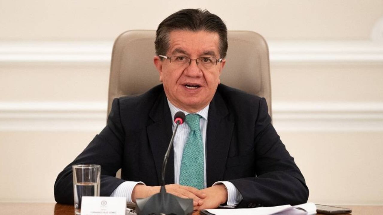 El ministro de Salud, Fernando Ruiz, dijo que los planes de vacunación cubren inicialmente a trabajadores de la salud, mayores de 60 años y población con comorbilidades.