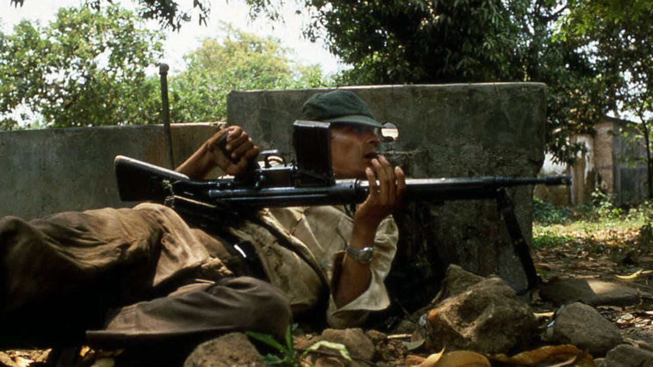 Un tiroteo en Usulatan, El Salvador, entre agentes del gobierno y los guerrilleros. Crédito: Steven Clevenger/Corbis via Getty Images.