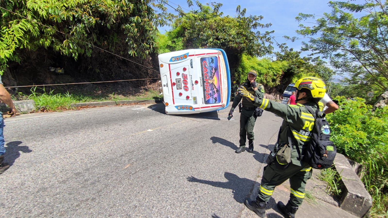 Fuerte accidente de bus en  Floridablanca dejó 19 heridos