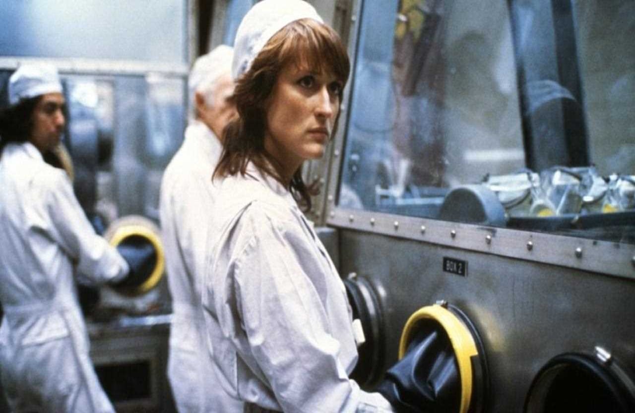 'Silkwood' (1983). Narra la vida de la activista estadounidense Karen Silkwood, encarnada por Meryl Streep, que murió en extrañas circunstancias mientras investigaba deficiencias en la planta de combustible nuclear en la que trabajaba. La película fue un éxito crítico y fue nominada a cinco premios Óscar.